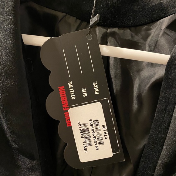 Velvet goth style jacket with lace - Picture 7 of 10